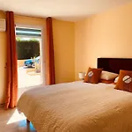 Prázdninový dům 3-star Tourism Rated 1 Bedroom With Aircon And Private Pool - 40 Mins From Bergerac Capdrot
