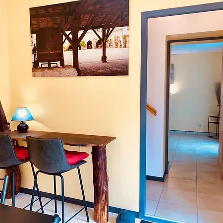 Prázdninový dům 3-star Tourism Rated 1 Bedroom With Aircon And Private Pool - 40 Mins From Bergerac